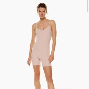 ARITZIA TNABUTTER rhythm romper 5”
